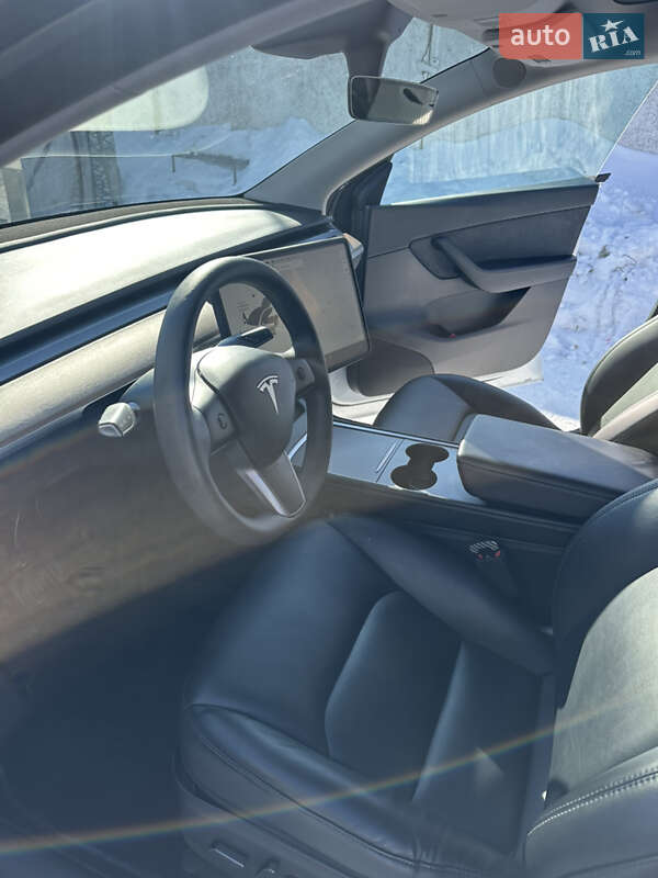 Фото Tesla Model Y з оголошення AUTO.RIA