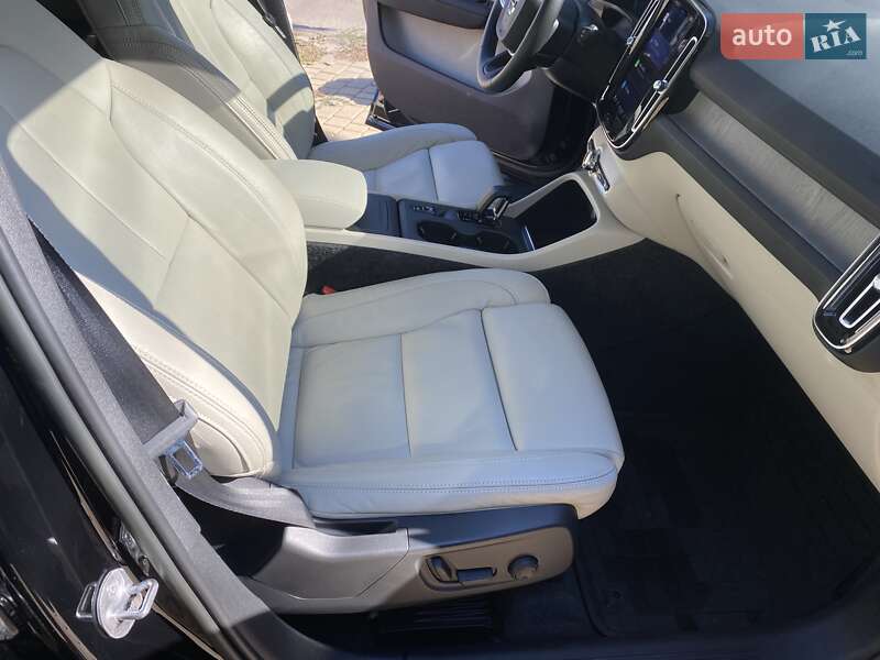 Фото Volvo XC40 з оголошення AUTO.RIA