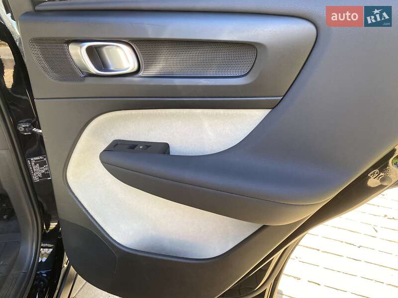 Фото Volvo XC40 з оголошення AUTO.RIA