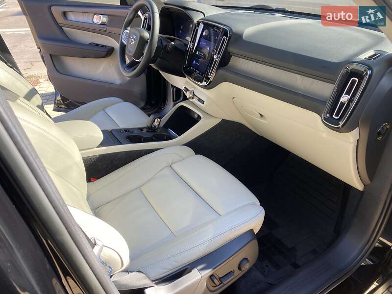 Фото Volvo XC40 з оголошення AUTO.RIA