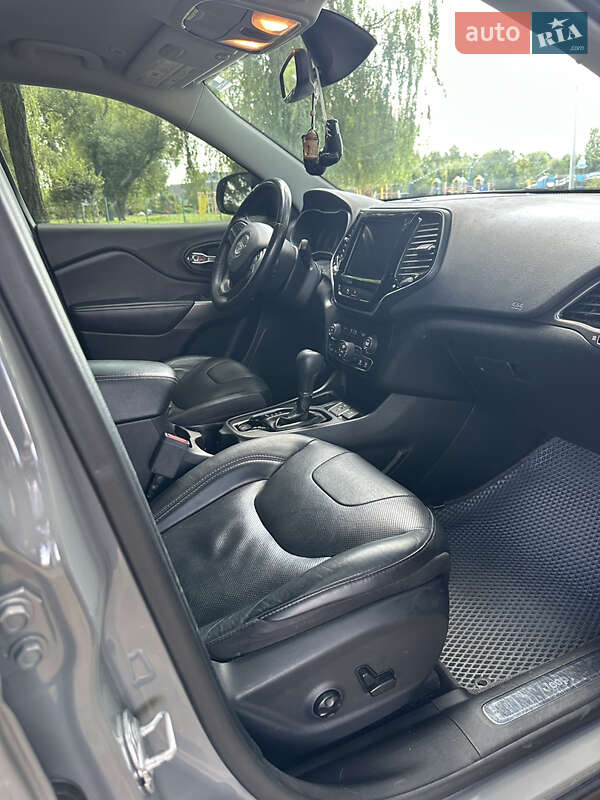 Фото Jeep Cherokee з оголошення AUTO.RIA