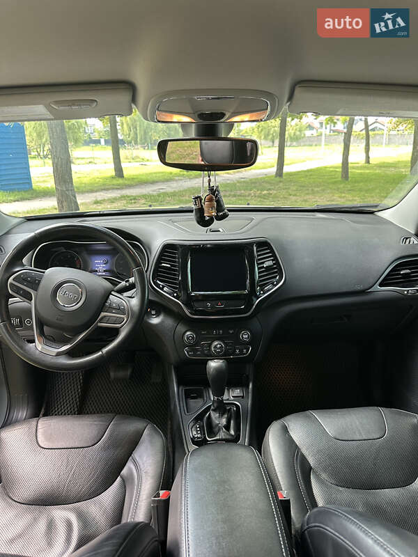 Фото Jeep Cherokee з оголошення AUTO.RIA