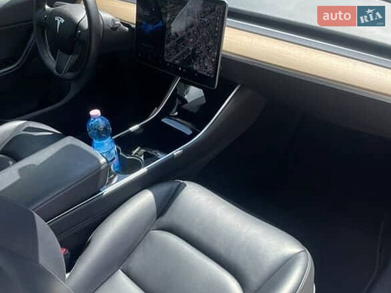 Фото Tesla Model Y з оголошення AUTO.RIA
