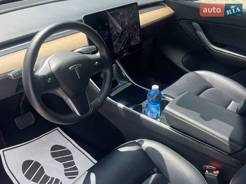 Фото Tesla Model Y з оголошення AUTO.RIA