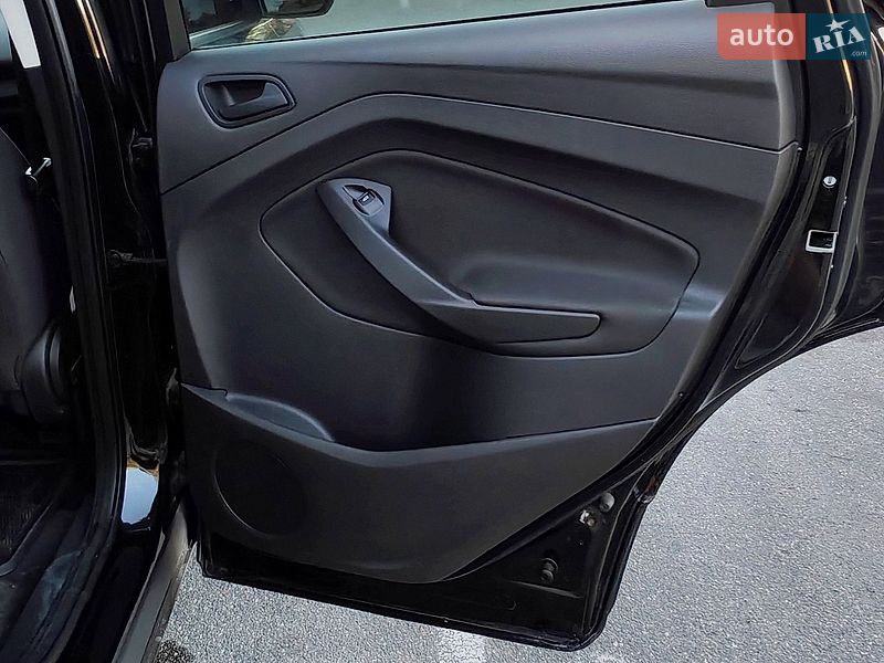 Фото Ford Escape з оголошення AUTO.RIA