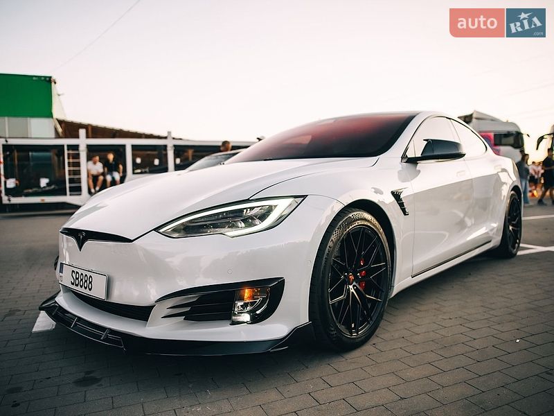 Фото Tesla Model S з оголошення AUTO.RIA