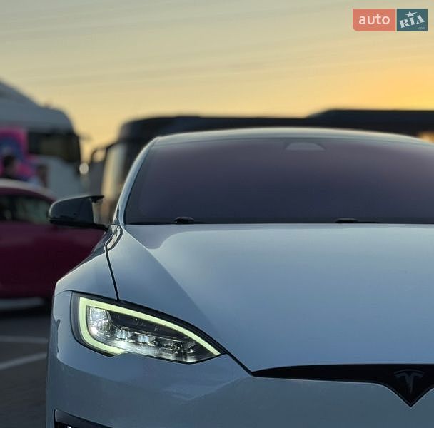 Фото Tesla Model S з оголошення AUTO.RIA