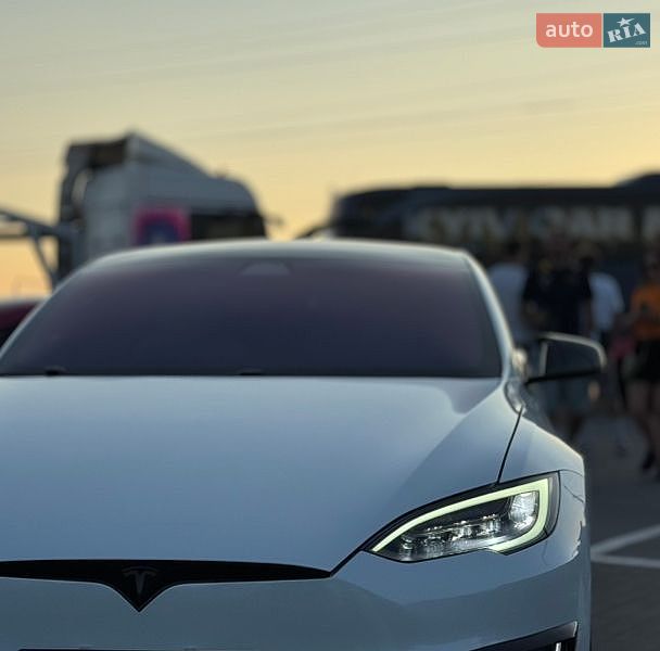 Фото Tesla Model S з оголошення AUTO.RIA