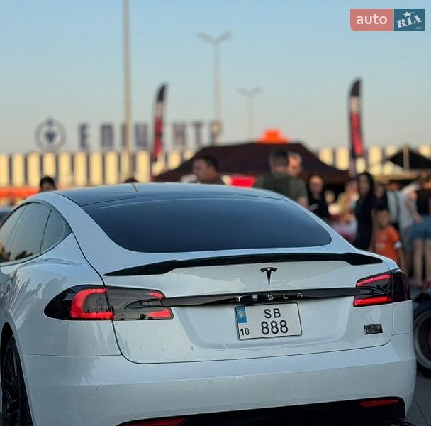 Фото Tesla Model S з оголошення AUTO.RIA