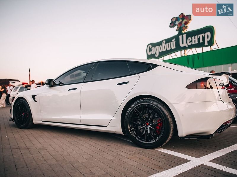 Фото Tesla Model S з оголошення AUTO.RIA