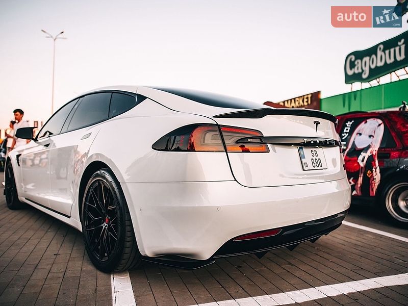 Фото Tesla Model S з оголошення AUTO.RIA