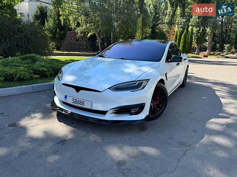 Фото Tesla Model S з оголошення AUTO.RIA