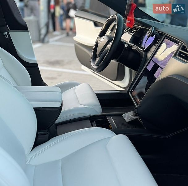 Фото Tesla Model S з оголошення AUTO.RIA