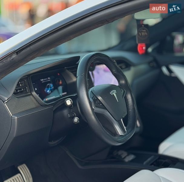 Фото Tesla Model S з оголошення AUTO.RIA