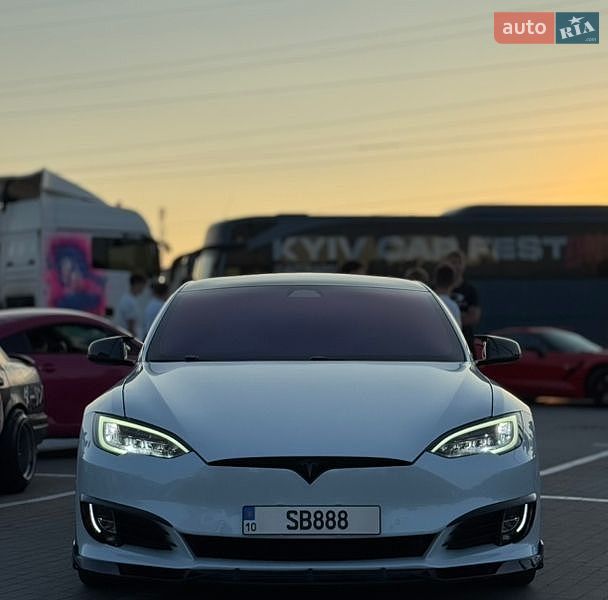 Фото Tesla Model S з оголошення AUTO.RIA