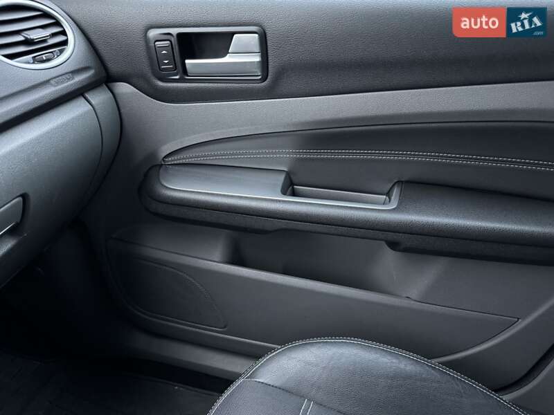 Фото Ford Focus з оголошення AUTO.RIA