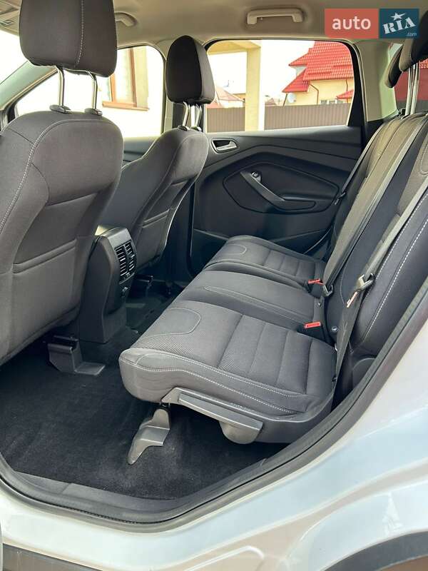 Фото Ford Kuga з оголошення AUTO.RIA