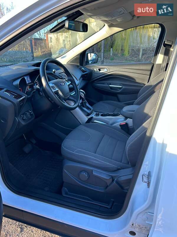 Фото Ford Kuga з оголошення AUTO.RIA