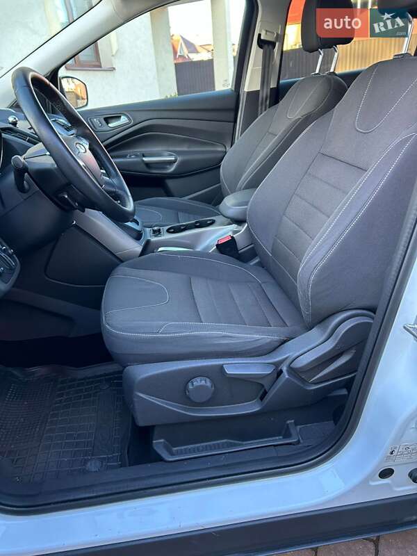 Фото Ford Kuga з оголошення AUTO.RIA