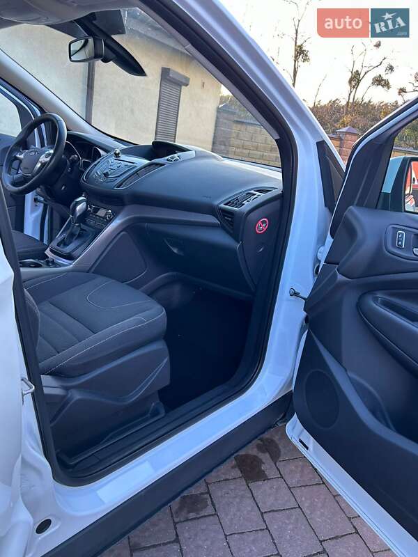 Фото Ford Kuga з оголошення AUTO.RIA