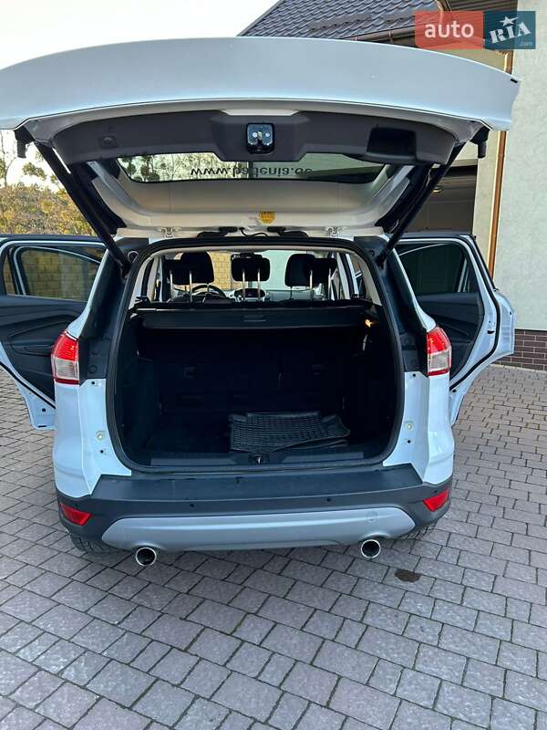 Фото Ford Kuga з оголошення AUTO.RIA