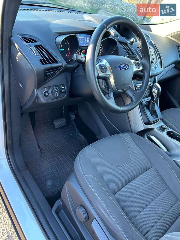 Фото Ford Kuga з оголошення AUTO.RIA