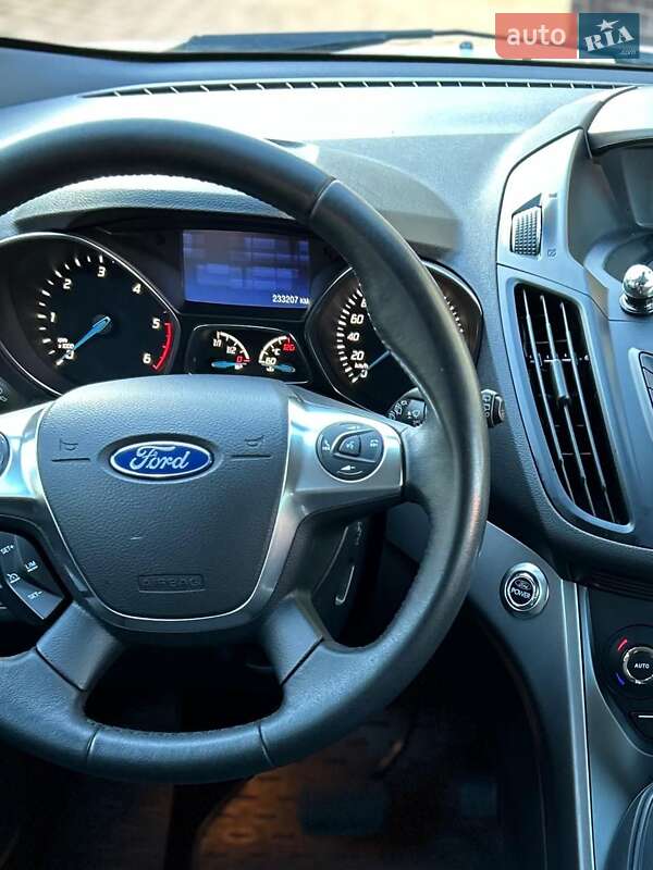 Фото Ford Kuga з оголошення AUTO.RIA