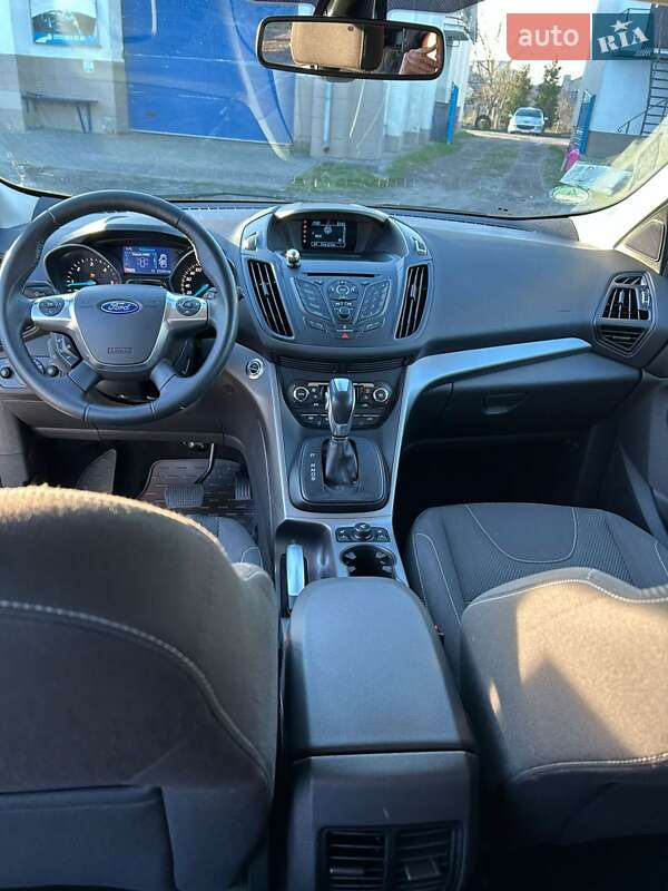 Фото Ford Kuga з оголошення AUTO.RIA