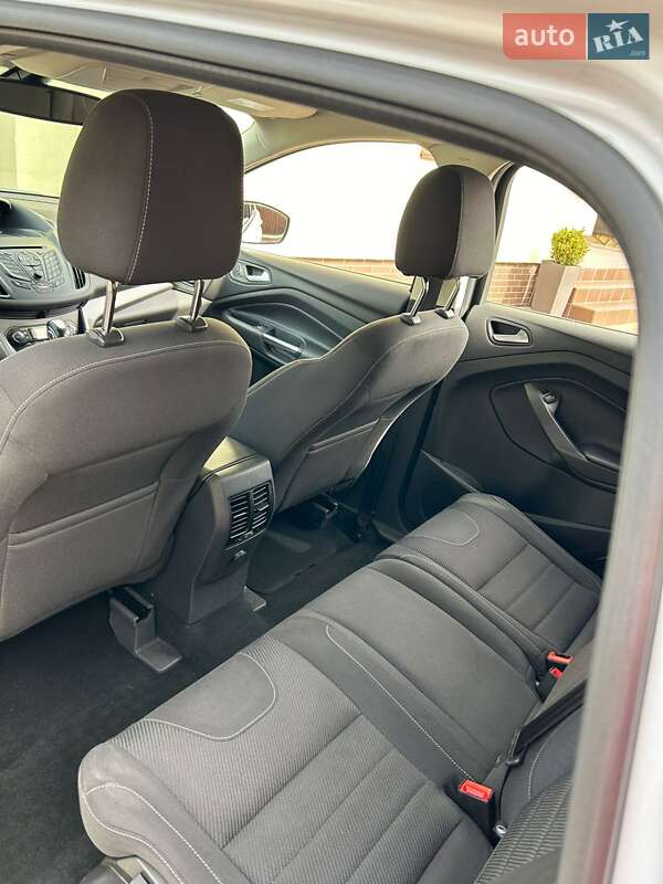 Фото Ford Kuga з оголошення AUTO.RIA