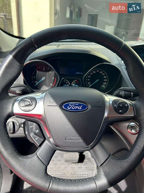 Фото Ford Kuga з оголошення AUTO.RIA
