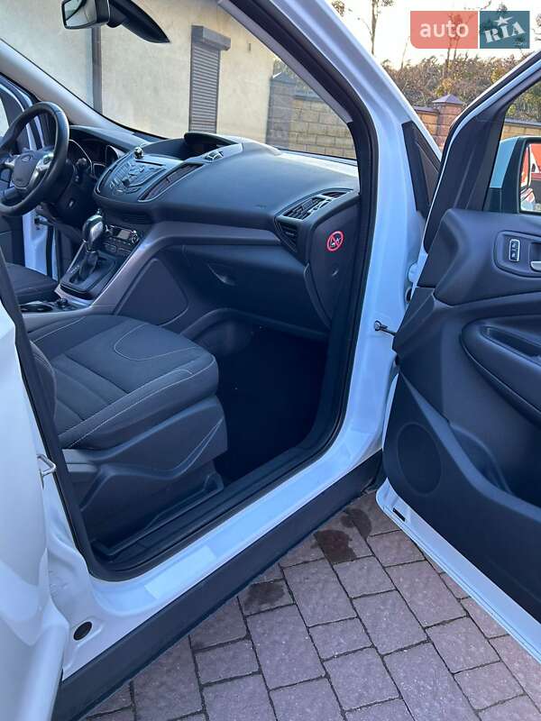Фото Ford Kuga з оголошення AUTO.RIA
