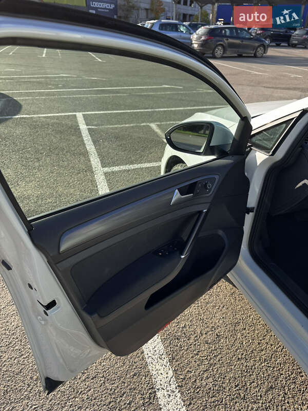 Фото Volkswagen Golf з оголошення AUTO.RIA