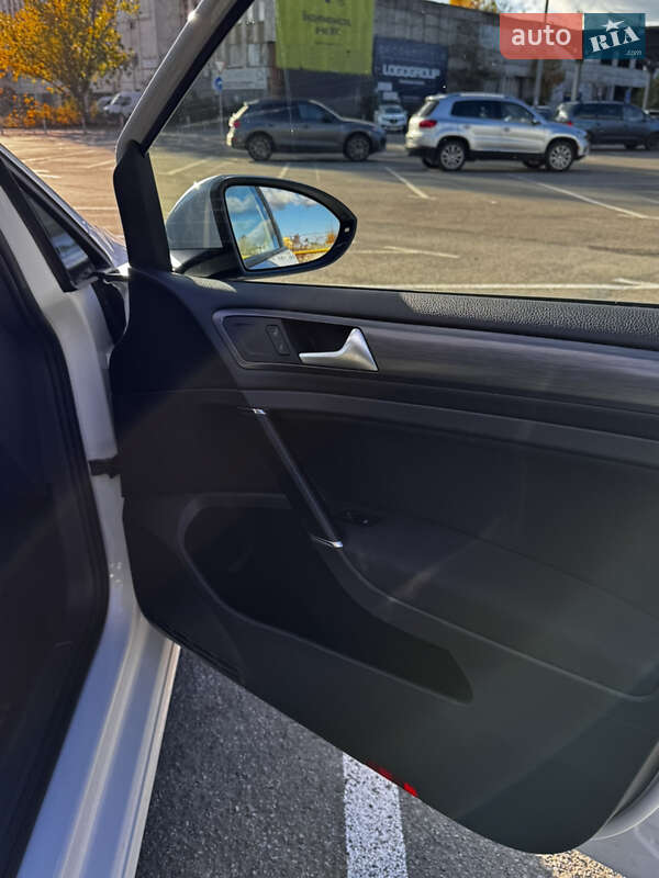 Фото Volkswagen Golf з оголошення AUTO.RIA