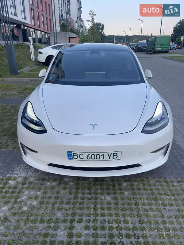 Фото Tesla Model 3 з оголошення AUTO.RIA