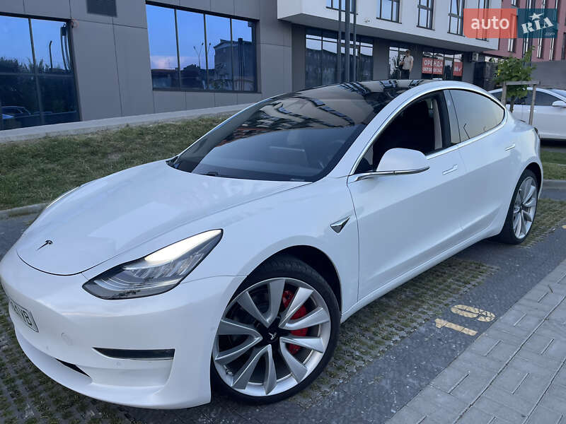 Фото Tesla Model 3 з оголошення AUTO.RIA