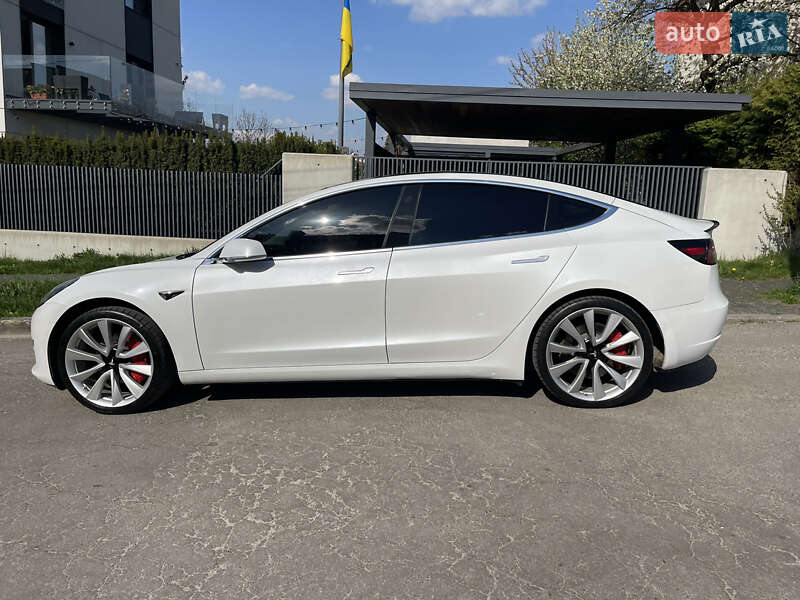 Фото Tesla Model 3 з оголошення AUTO.RIA