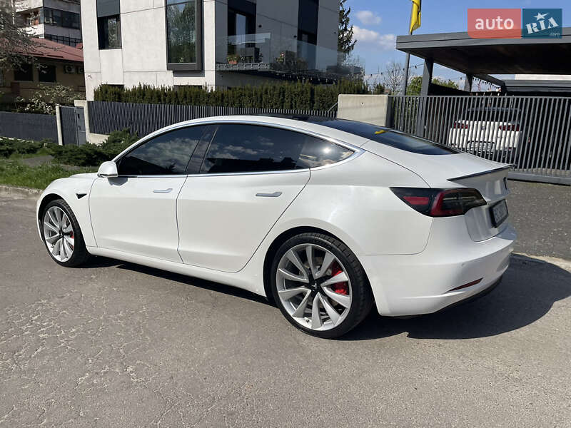 Фото Tesla Model 3 з оголошення AUTO.RIA