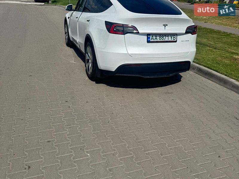 Фото Tesla Model Y з оголошення AUTO.RIA