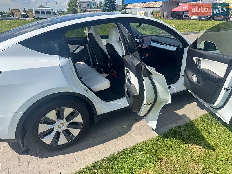 Фото Tesla Model Y з оголошення AUTO.RIA