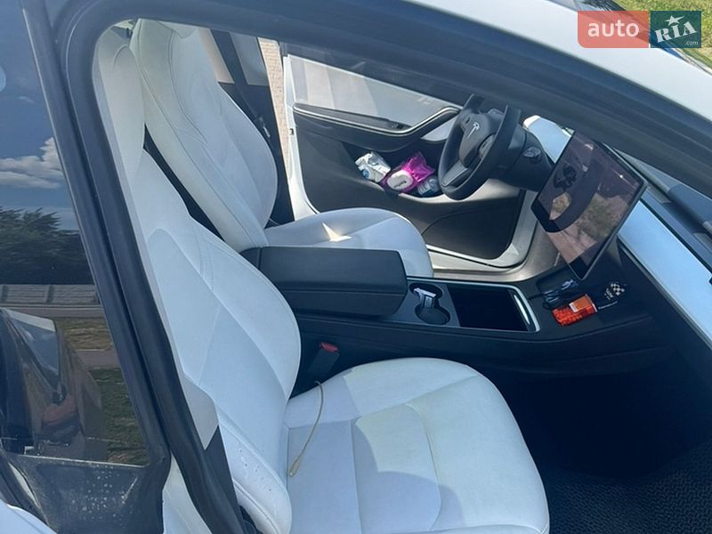 Фото Tesla Model Y з оголошення AUTO.RIA
