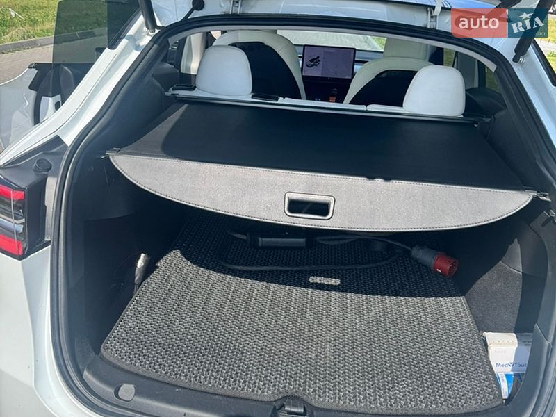 Фото Tesla Model Y з оголошення AUTO.RIA