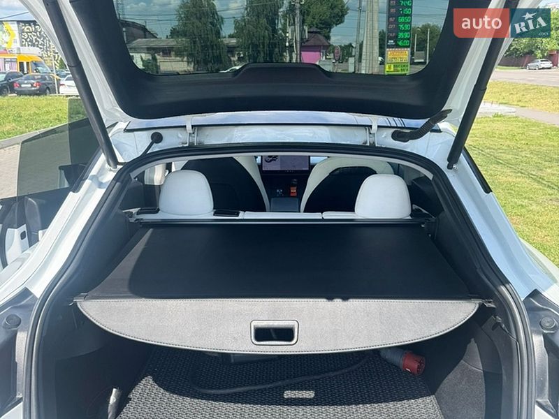 Фото Tesla Model Y з оголошення AUTO.RIA