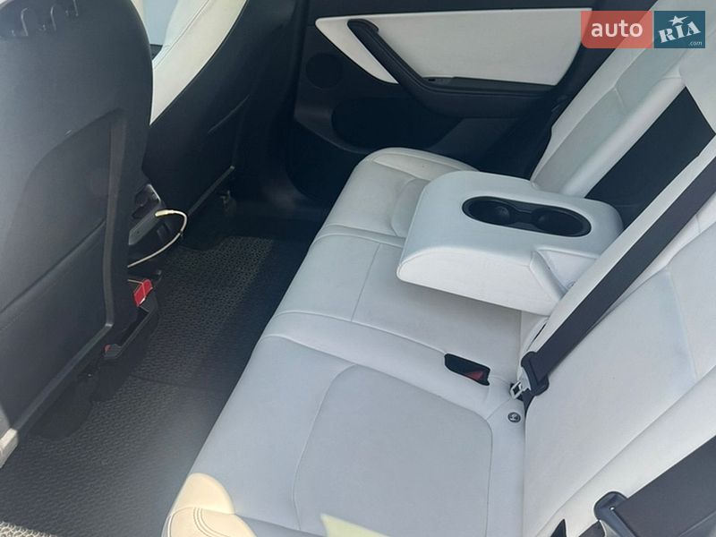 Фото Tesla Model Y з оголошення AUTO.RIA