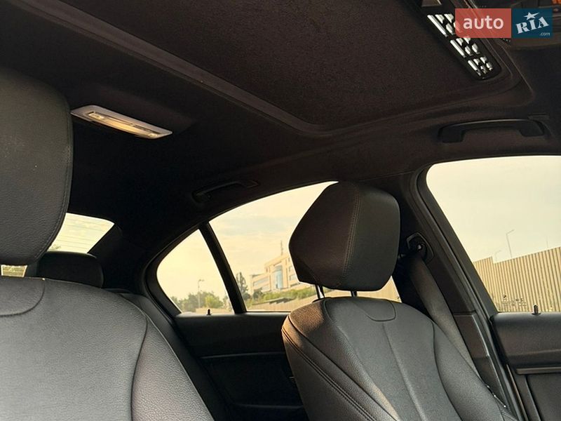 Фото BMW 3 Series з оголошення AUTO.RIA