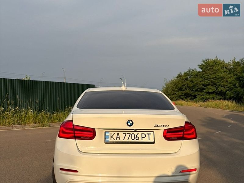 Фото BMW 3 Series з оголошення AUTO.RIA