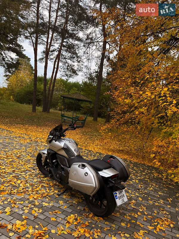 Фото Honda CTX 700N з оголошення AUTO.RIA