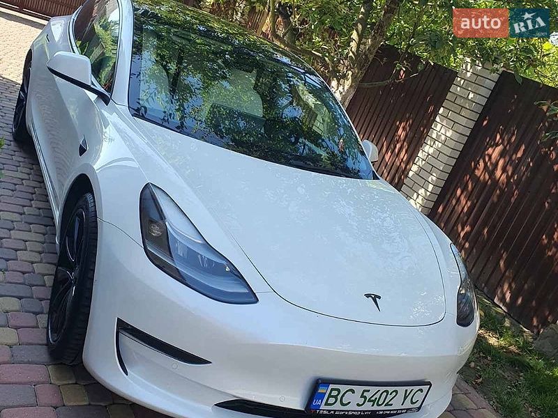 Фото Tesla Model 3 з оголошення AUTO.RIA