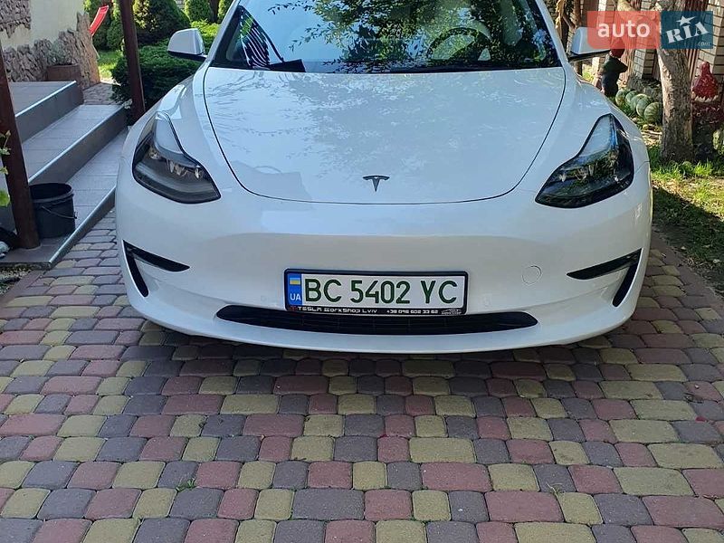 Фото Tesla Model 3 з оголошення AUTO.RIA