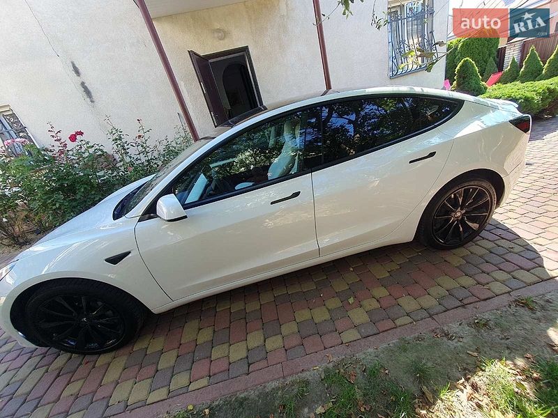 Фото Tesla Model 3 з оголошення AUTO.RIA