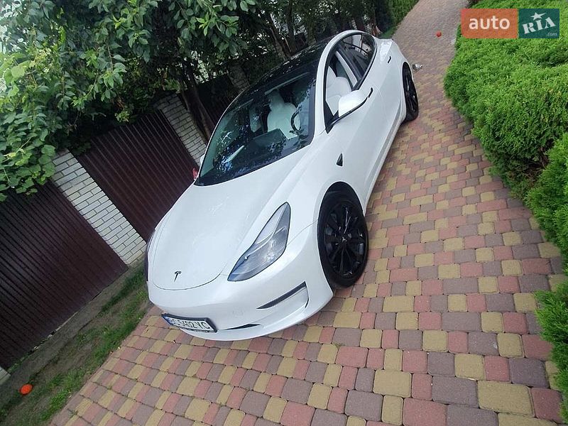Фото Tesla Model 3 з оголошення AUTO.RIA